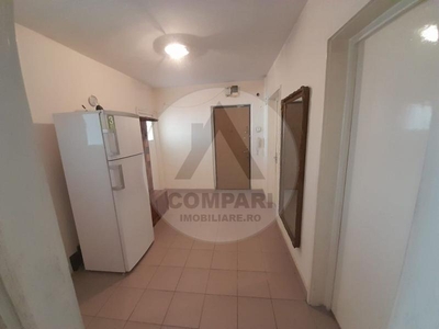 Vand apartament 3 camere Sat Vacanta