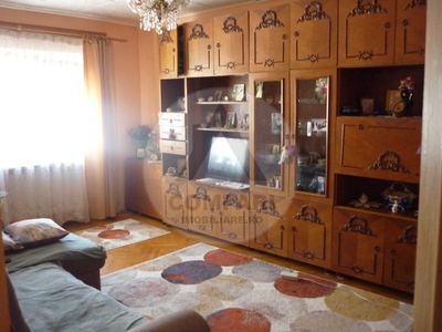 Vand apartament 3 camere Sucidava