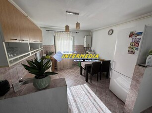 Apartament 2 camere 54 mp in Cetate zona Mercur