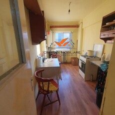 Apartament 2 camere decomandat , etaj 1, Cetate-Mercur!