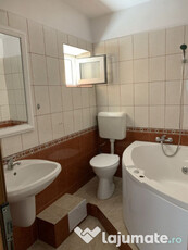 Apartament de 3 camere zona RACADAU,str B-dul Muncii,