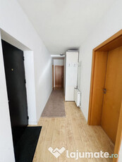 Apartament de 3 camere zona TRACTORUL