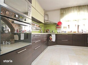 Apartament spatios cu doua camere de inchiriat la casa