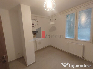 Vânzare apartament 3 camere Piața Reșița