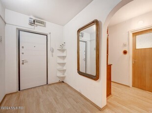 Vanzare apartament 4 cam. etaj 3/4 str. Brasov 10 min metrou