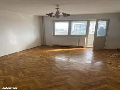 Apartament 3 camere cf 1 decomandat zona Centru