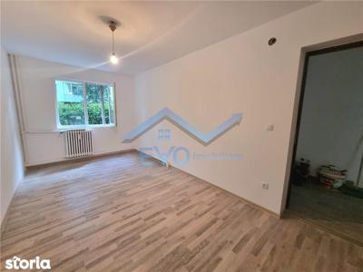 Apartament cu 3 camere, fara risc, parter, geam la baie, Podu Ros