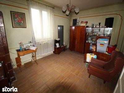 Vând apartament 2 camere în Hunedoara, OM-Pța. Eliberării, etaj 1