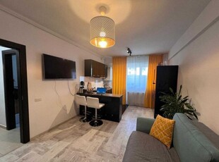 Apartament de 2 camere, 55 mp, decoamndat, centrala, curte proprie, zona Pallady