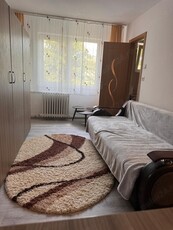 Închiriez apartament