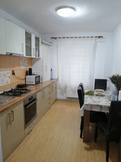 Închiriez apartament 3 camere