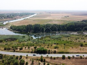 Teren Teren langa lac Naipu Acest teren situat în satul