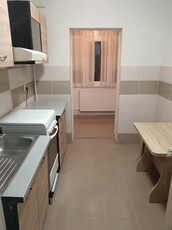 Urgent închiriez apartament cu 3 camere - mobilat și utilat