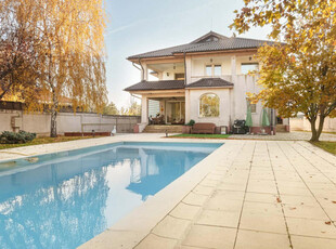 Vila cu PISCINA si vedere la LAC CERNICA! In Pantelimon.