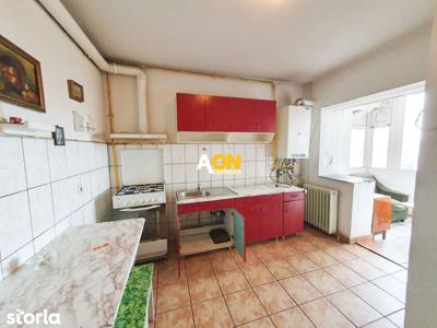 Apartament 4 camere, cu garaj si boxa, zona Alba Carolina