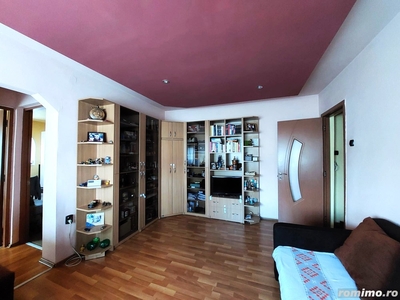 Apartament cu 3 camere,zona Girocului