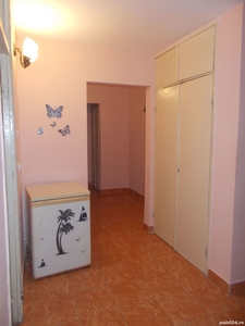 Inchiriez apartament 3 camere decomandat zona Paltinis
