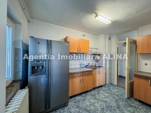 Apartament 3 camere in Deva, zona Dorobanti, 74mp, decomandat, etaj 4.