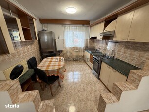 Apartament 3 camere,2 bai, decomandat Tractorul,etajul 1