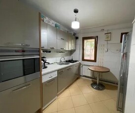 Apartament cu 2 camere, etajul 1/4, zona Podu Ros