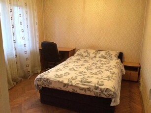 Apartament cu 2 camere, etajul 3/4, zona Podu Ros