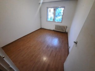 Apartament cu 3 camere decomandat, zona Cug