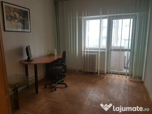 Apartament trei camere, decomandat, etaj unu, mobilat, ultracentral