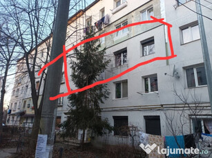 Apartament trei camere etaj doi confort trei simplu, liber, langa Cora