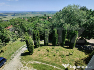 Casa, 300 mp utili, teren 2325 mp, zona sat Gheorghieni