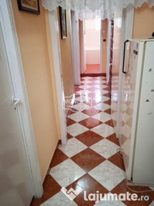 Apartament 3 camere zona Ion Pillat-Piata Mare, etaj 4 cu sa