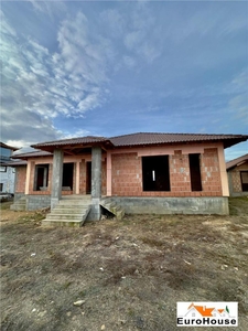 Casa individuala de vanzare in Sard