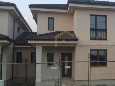 Duplex - toate utilitatile- zona buna- Mosnita Noua