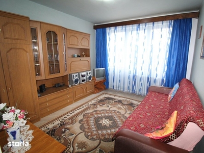 Închiriez apartament 2 camere, în Hunedoara, zona Dunărea-Profi, et. 3