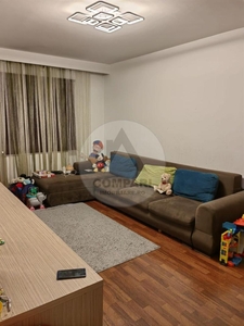 Vand apartament 2 camere P-ta Sfintii Voievozi