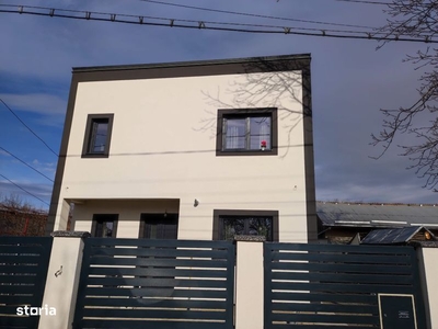 Vând casă P	+1 sau schimb cu apart. 3 camere in Bacău plus diferența.