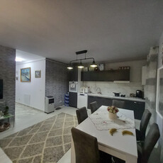 Apartament de 3 camere cu gradina proprie !!!