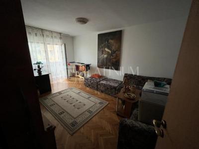 Apartament 4 camere, Lipovei. Decomandat. Centrala proprie. Etaj 1