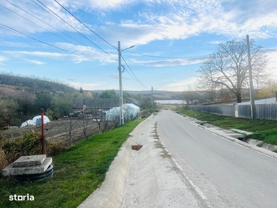 Teren 1800 mp, la ASFALT, CANALIZARE, langa lacul Ciurbesti