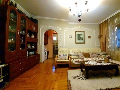 Apartament 3 camere, zona Primaverii-etaj 1-68000 euro neg