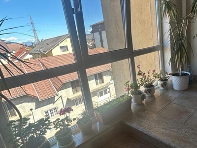 Apartament spatios zona Sanovil , etaj 3 !