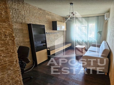 Apartametn 3 camere, proaspat renovat, Complexul Studentesc.