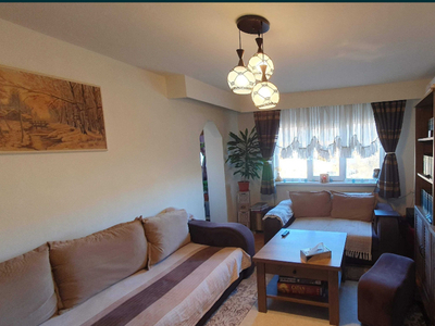 De vânzare apartament cu 3 camere cu garaj ,decomandat Calea Aradului