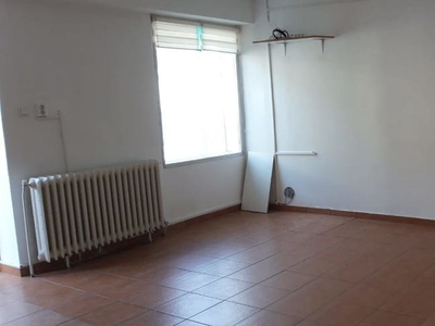 Spatiu comercial - zona Universitate - 270 euro - utilitati incluse