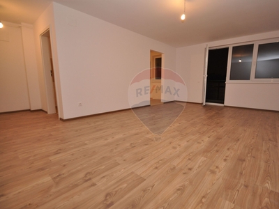 Apartament 2 camere vanzare in bloc de apartamente Brasov, Tractorul