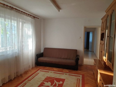 Închiriez apartament 3 camere