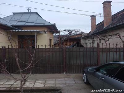 Casa de vizare, 2 camere bucătărie baie garaj cu mansarda și gradina