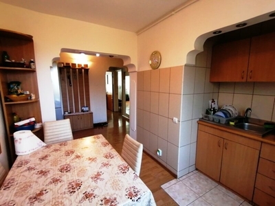 Apartament 4 camere Titan apartament 4 camere / decomandat / 82mp / bloc re