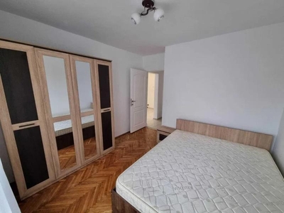 Apartament cu 3 camere, decomandat, 4/4, zona Garii