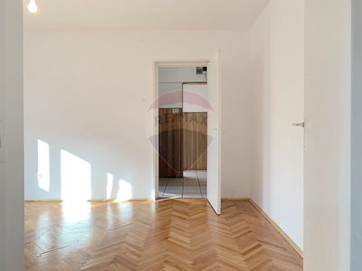Apartament 3 camere vanzare in bloc de apartamente Brasov, Centrul Civic
