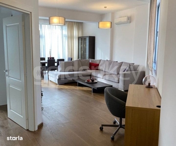 Apartament cu 3 camere, terasa si garaj